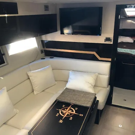 Mat'lo Boat Botel